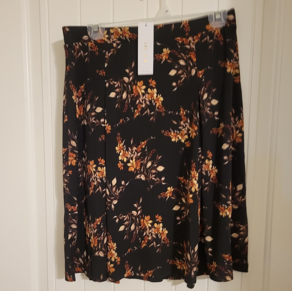NWT Gilli knee length skirt